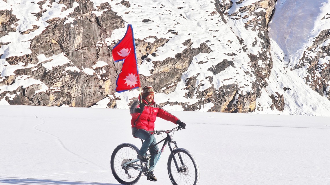 जगदुल्ला तालमा साइकल गुडाउँदै भाष्कर