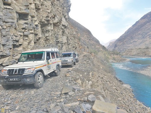 सुर्खेतबाट सिधा हुम्ला पुग्ने मोटर बाटो बन्दै