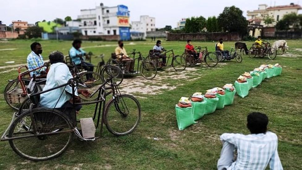 जुम्लाका अतिविपन्न अपाङ्गता भएकालाई राहत वितरण