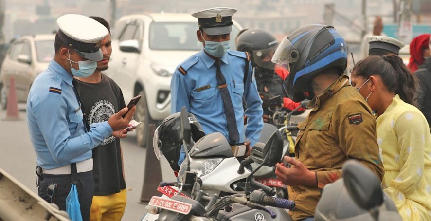 ट्राफिक प्रहरीद्धारा चेकजाँचमा कडाइ , ११७३ सवारी साधन कारबाहीमा