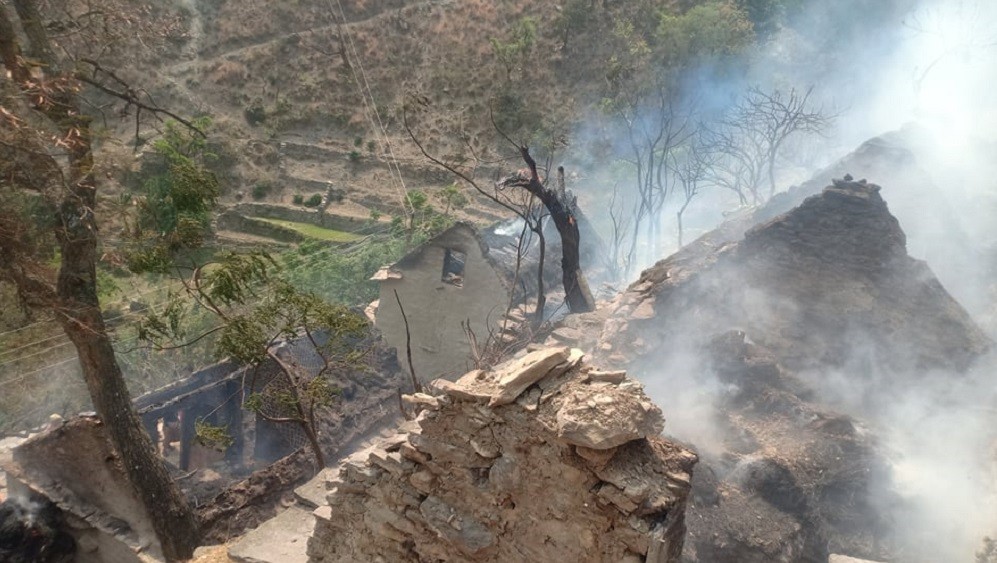 कालिकोटमा आगलागी हुँदा ६ घर जलेर नष्ट