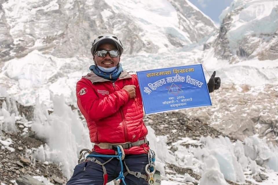 आफू पढेको स्कुलको नाम सगरमाथामा पुर्‍याउँदै जेनजेन