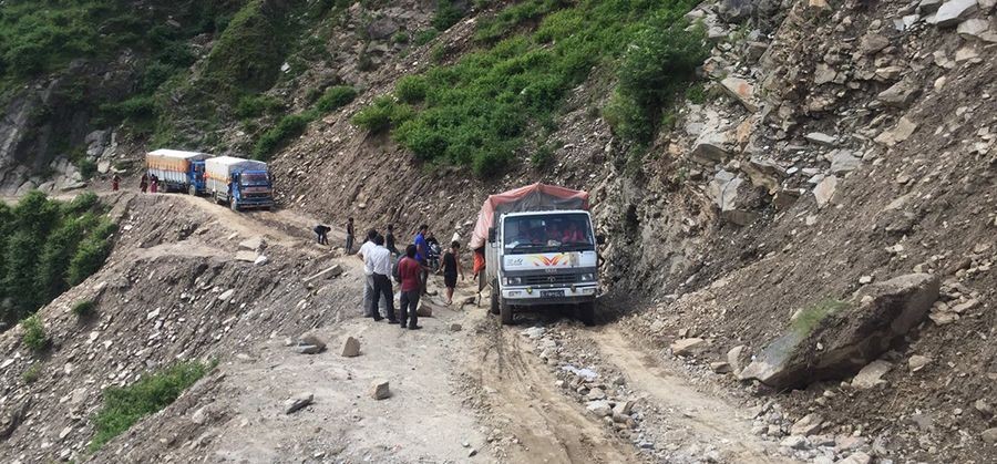 त्रिदेशीय महाबु सडकखण्डको काम यस वर्ष सदरमुकाबाट सुरु