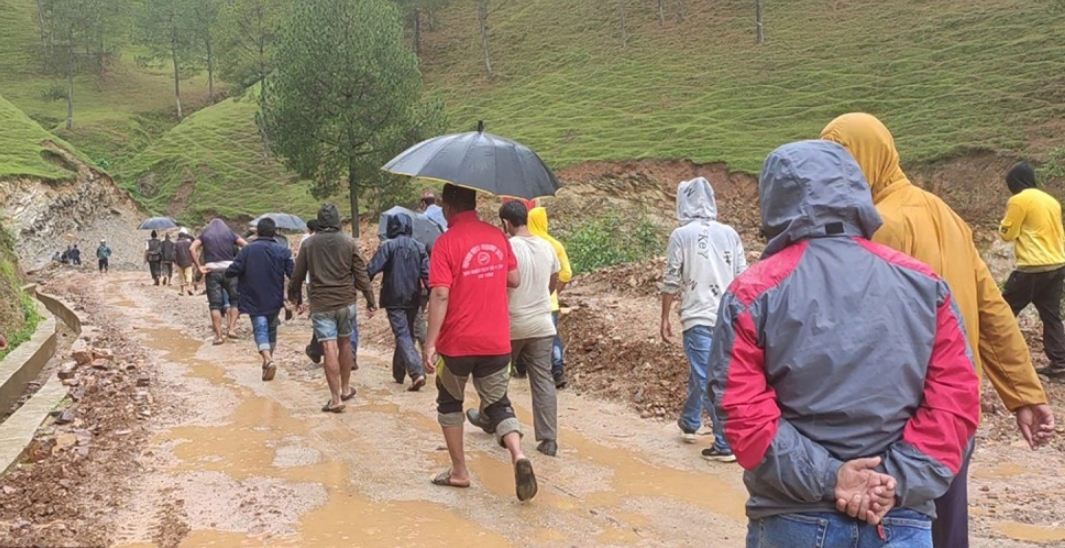 सल्यानमा स्थानीय विरोधमा उत्रिएपछि सडक निर्माणको काम रोकियो