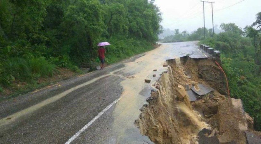 राजमार्ग मर्मत नहुँदा दुर्घटनाको जोखिम बढ्दै