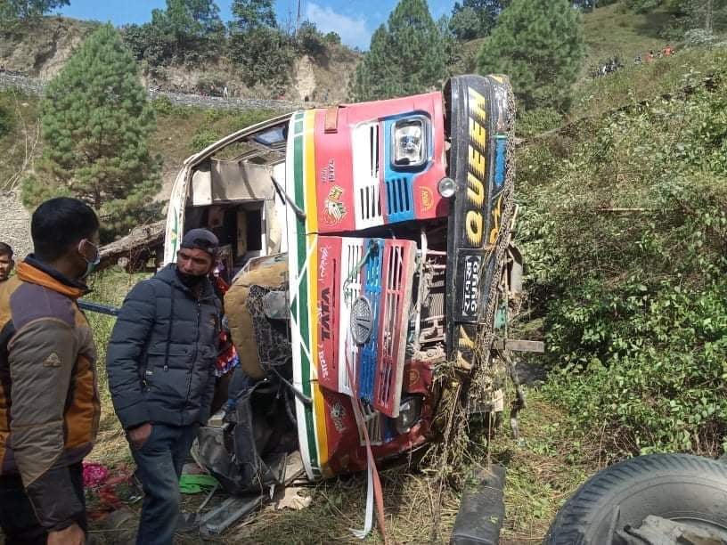 सल्यान अपडेट : तिव्र गतिको कारण बस दुर्घटना, चालक फरार