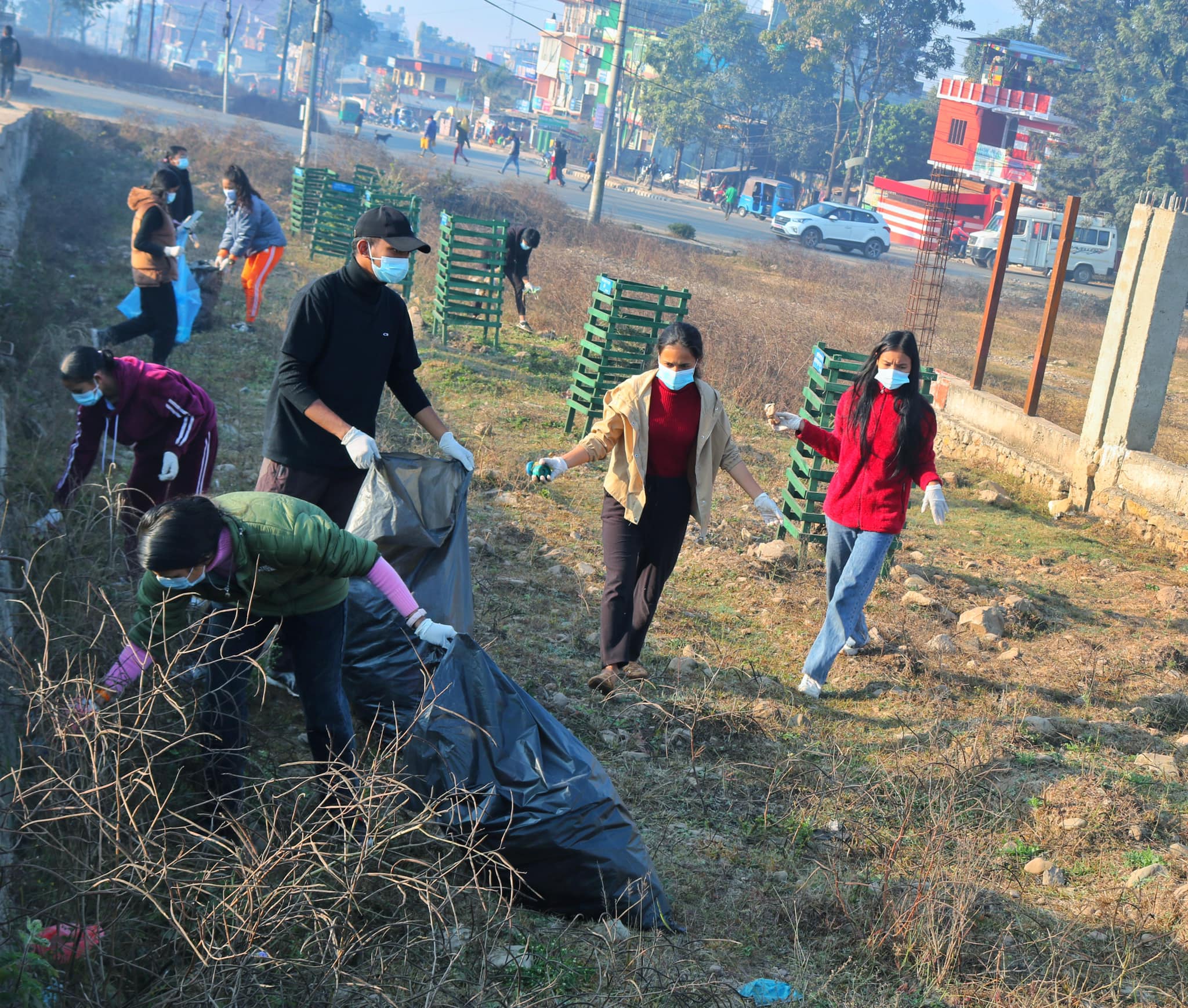 यसरी गरियो स्वयंसेवकद्धारा चौहान पार्क सरसफाइ