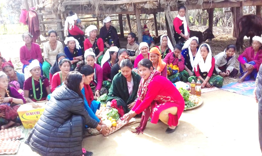 सुत्केरीलाई कोसेली बोकेर घरघर पुग्‍ने लेकबेसी उपप्रमुख :  छन्तेल