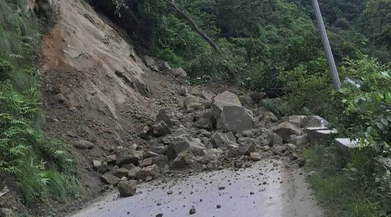 पहिराले राजमार्ग अवरुद्ध