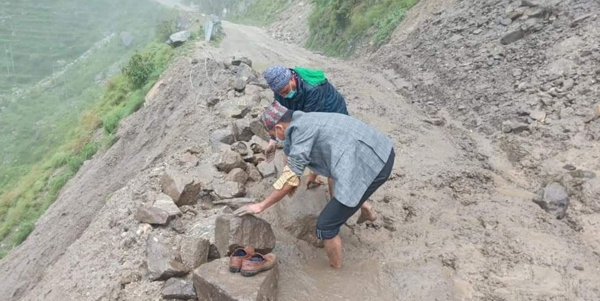 कालिकोटमा पहिरोमा पुरिएर स्थानीयको मृत्यु