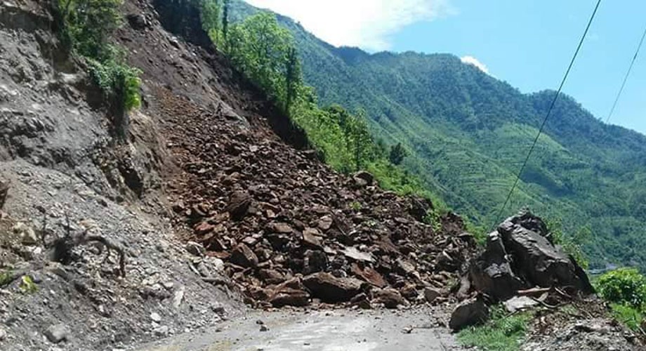 पहिरोले कर्णालीका दुई दर्जन सडक अवरुद्ध