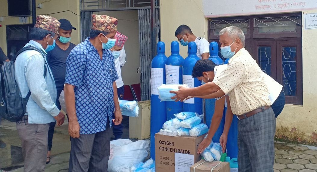 महामन्त्री खड्काको पहलमा ५० लाखको स्वास्थ्य सामग्री सहयोग