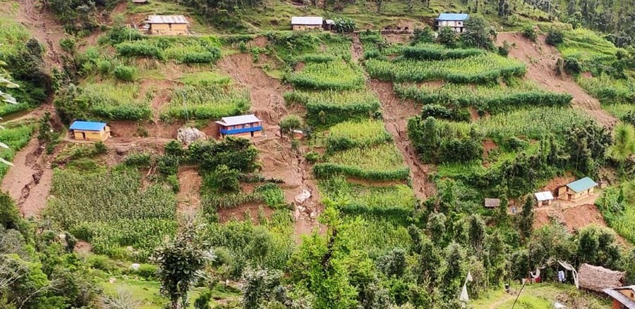 कालीकोटमा बाढी-पीडितका घर निर्माण हुँदै