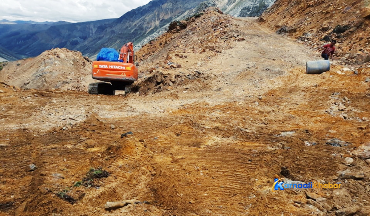 लिमी लाप्चा जाने पर्यटकीय सडकको मर्मत