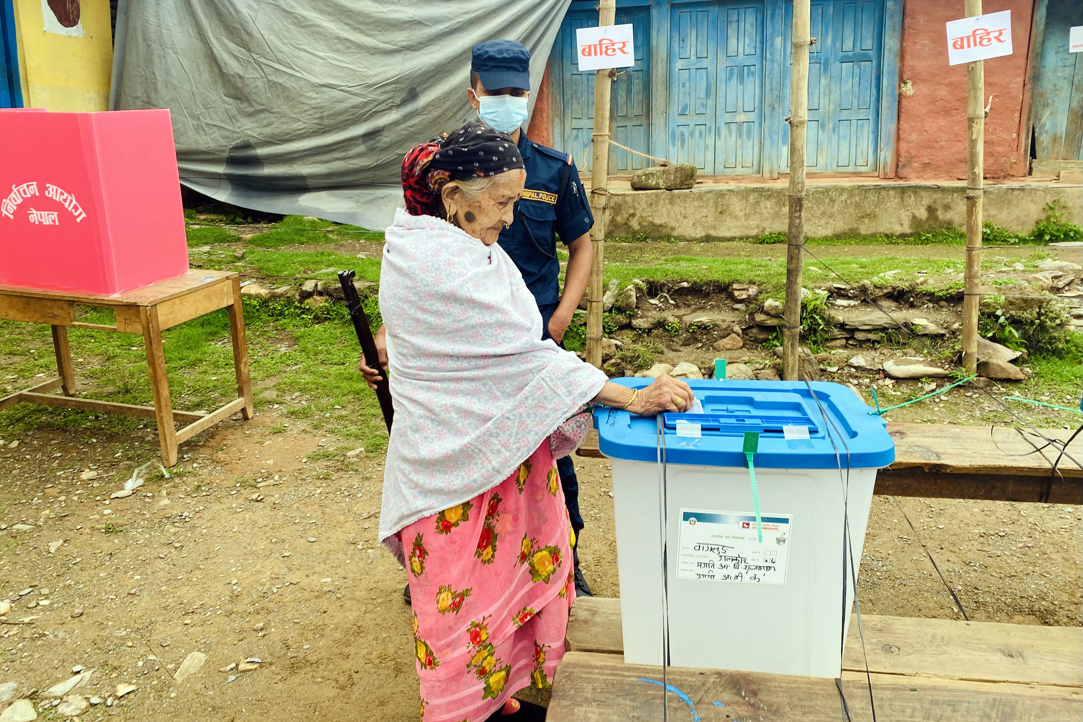 कति केन्द्रमा भयो आज मतदान ? 