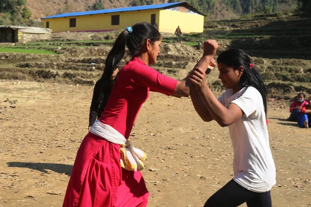 बालिकालाई आत्मरक्षा तालिम