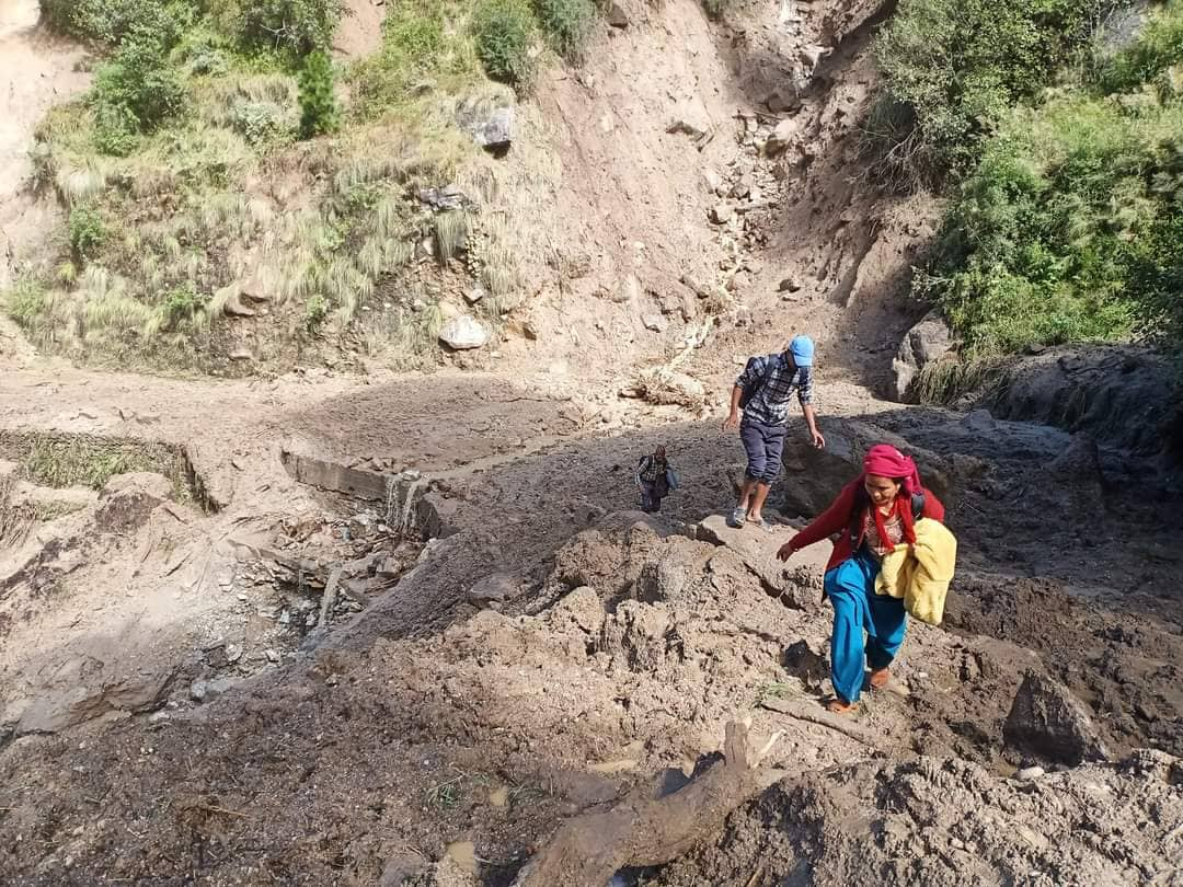 कालीकोटको मय गाउँ सुक्खा पहिराको जोखिममा