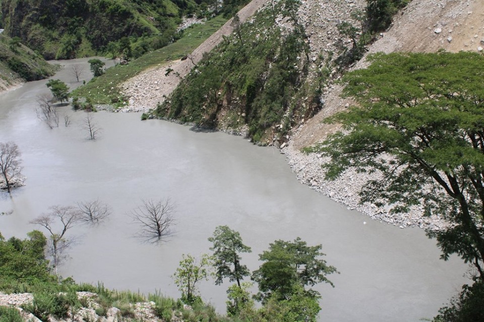 पहिराले नदी थुनिनेक्रम बढ्दो