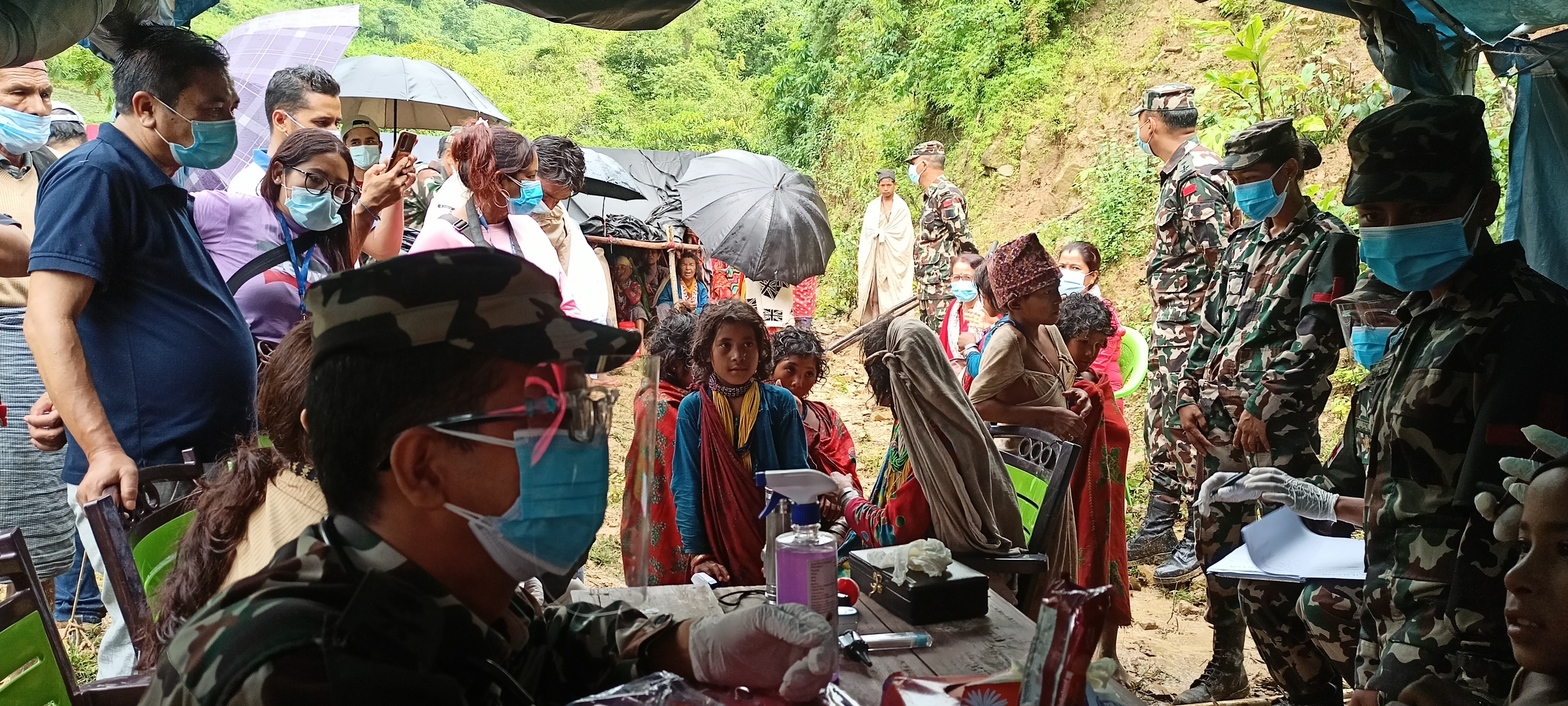 बस्तीमै  स्वास्थ्य  शिविरपछि राउटे खुशी