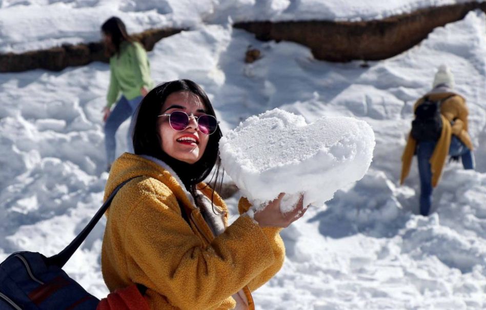 हिउँ खेल्न आन्तरिक तथा बाह्य पर्यटकको भिड