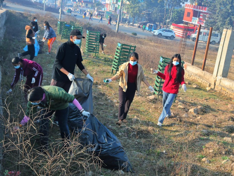 यसरी गरियो स्वयंसेवकद्धारा चौहान पार्क सरसफाइ