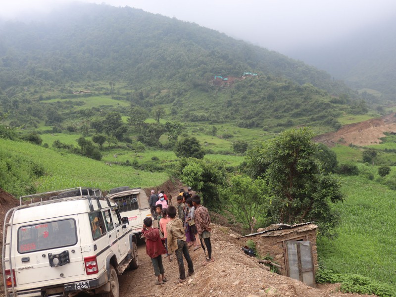 गर्छिनामा चारपांग्रे गाडी गुड्न सुरु