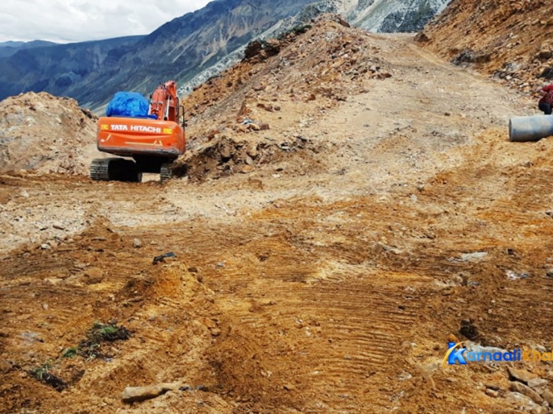 लिमी लाप्चा जाने पर्यटकीय सडकको मर्मत