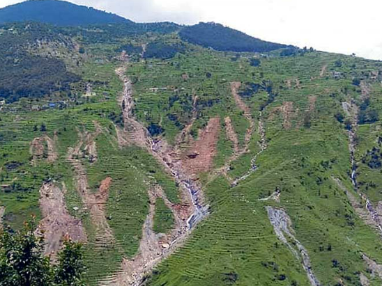 वर्षापछिको पहिरोले अछाममा १७ जनाको मृत्यु