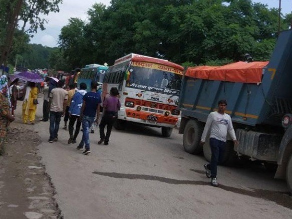 चार दिनदेखि यात्रु अलपत्र 