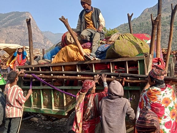 सुर्खेतको सिम्ता–३ बाखर्कमा बस्ती सरे राउटे