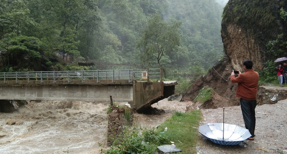 मावाखोलाको पुलमा जोखिम 