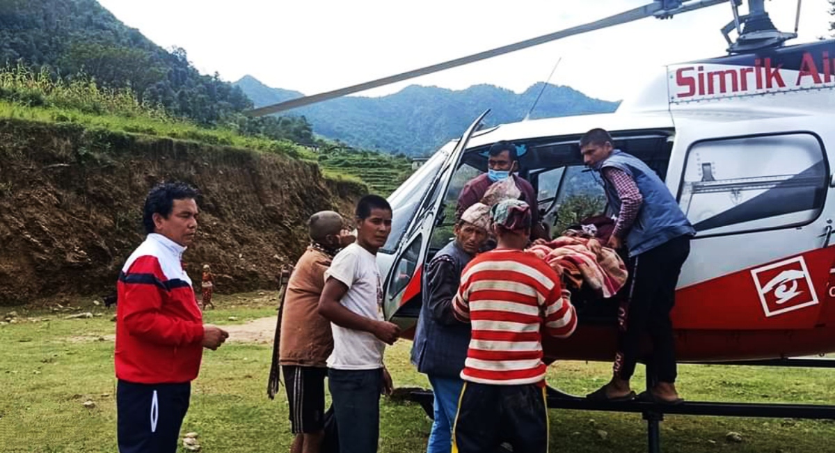 कुशेबाट एक युवतीको हेलिकोप्टरमार्फत उद्धार