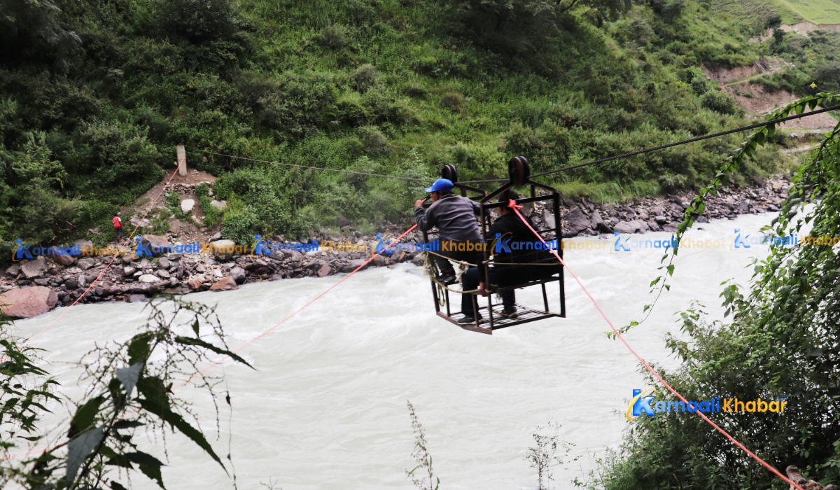 जहाँ, गाउँपालिका अध्यक्ष कार्यालय आउन तुइन तर्छन् 