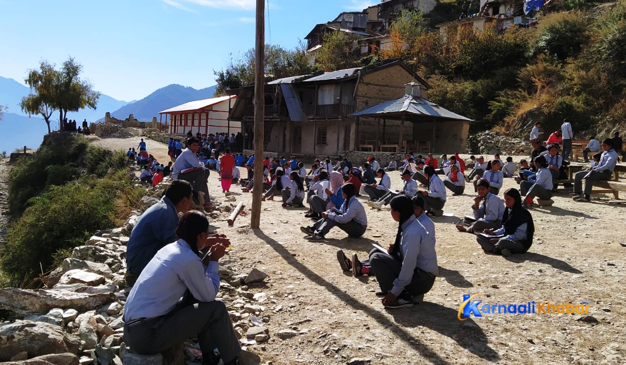 चिसोले हुम्लाका विद्यार्थी चौरमै दिन्छन् परिक्षा 