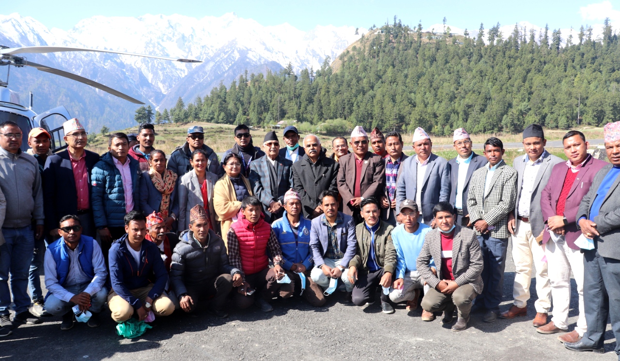 हुम्ला पुगे लगत्तै लिमीतर्फ अध्यक्ष ओली 