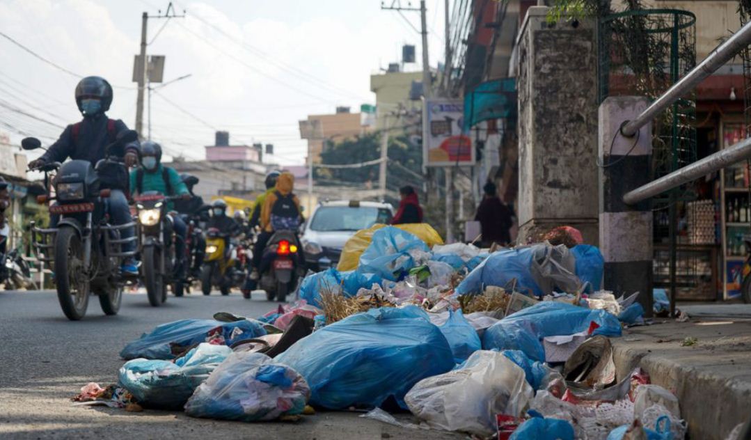 स्थानीयको अवरोधका कारण हुन सकेन फोहर व्यवस्थापन