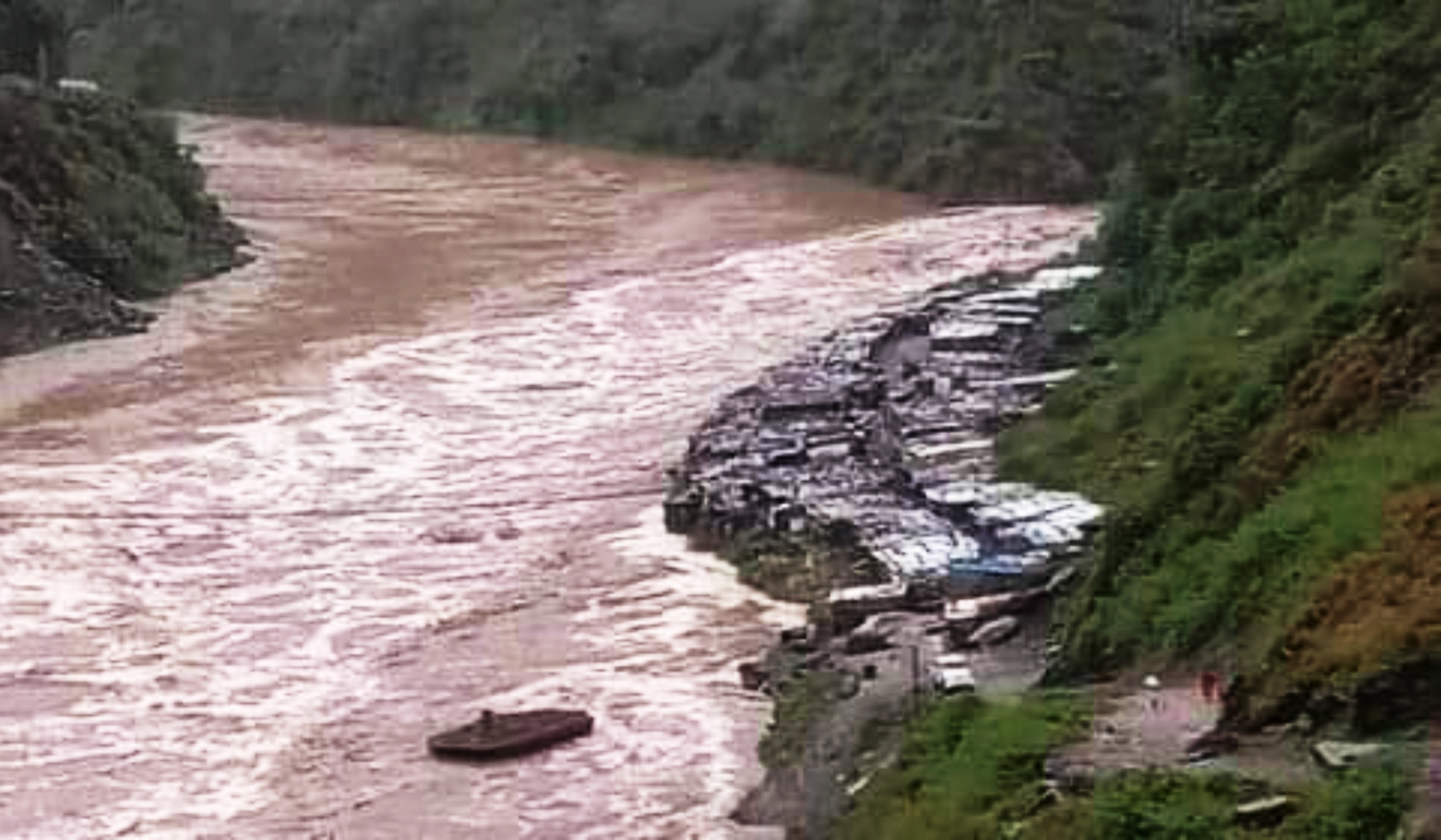 अपडेट : पहिरोबाट कालिकोटका ३८ घर जोखिममा