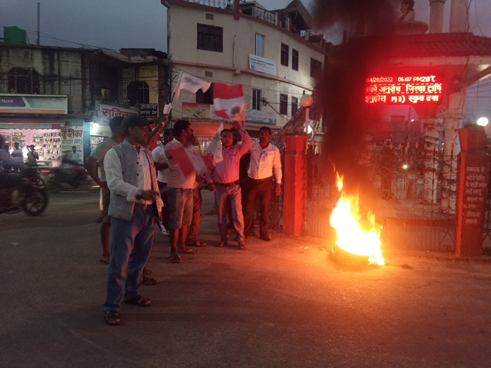 जनकपुरधाममा कांग्रेसी कार्यकर्ताले सभापति देउवाविरुद्ध गरे नाराबाजी