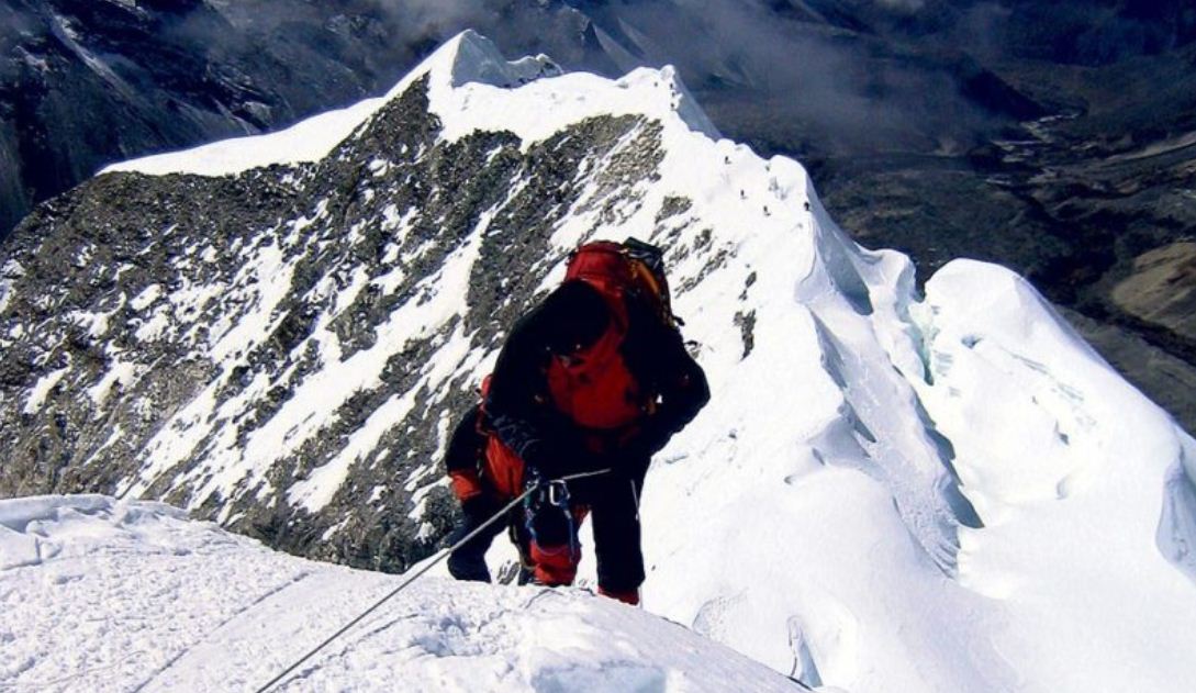 पर्वतीय पदयात्रीको उपचारमा ‘हिमालयन उद्धार सङ्घ’